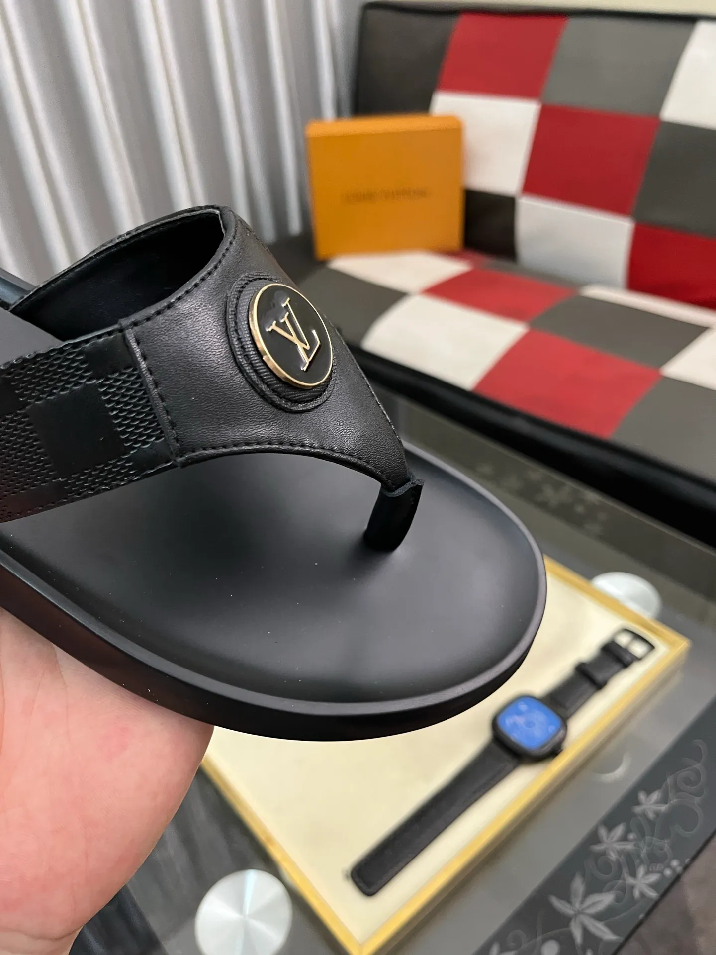 Men's shoes 💰260⌚️⌚️lv-Louis Vuitton) new men's sandals, high-end boutique, exquisite embossed logo decoration on the upper, fine workmanship, super soft soles, casual, loose and comfortable, a must-have in summer! \nsize: 38-443️⃣Colors available